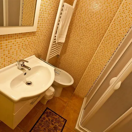 Ladybianca & ゲストハウス 3*